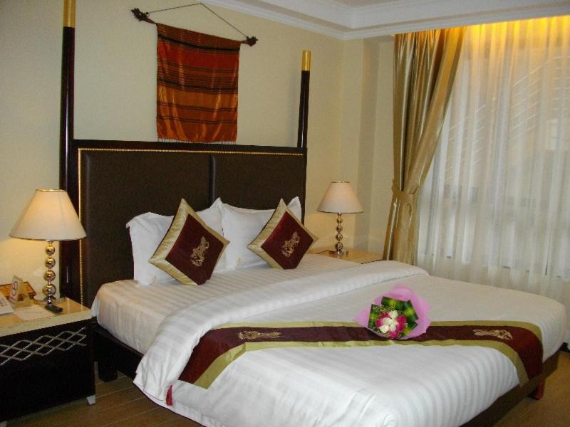 Lux Riverside Hotel & Apartment Phnom Penh Exterior photo