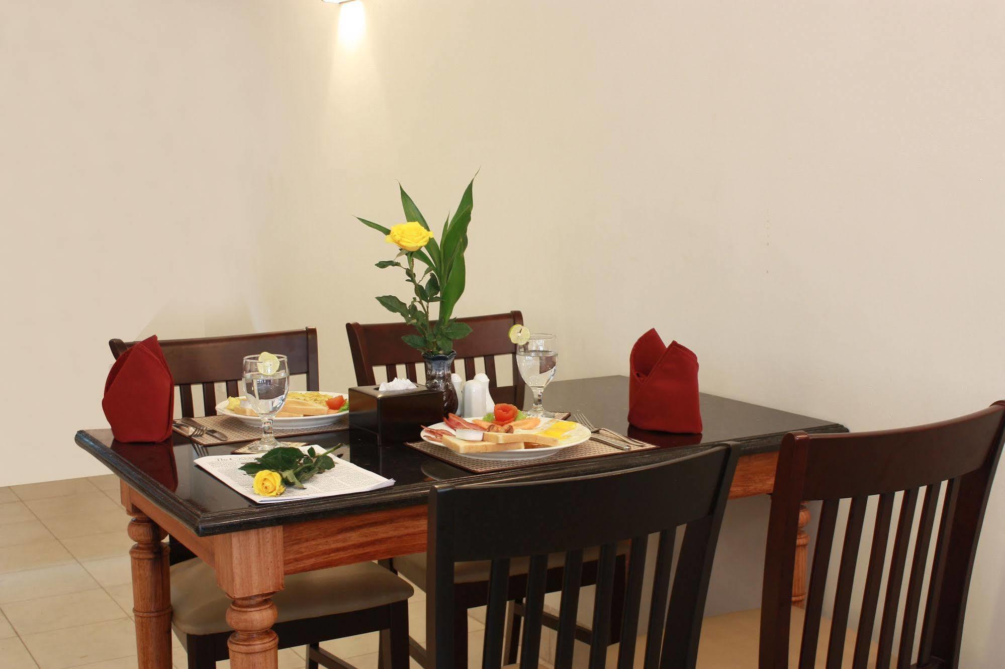 Lux Riverside Hotel & Apartment Phnom Penh Exterior photo