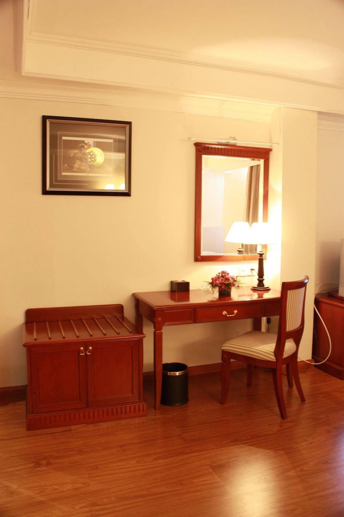 Lux Riverside Hotel & Apartment Phnom Penh Exterior photo