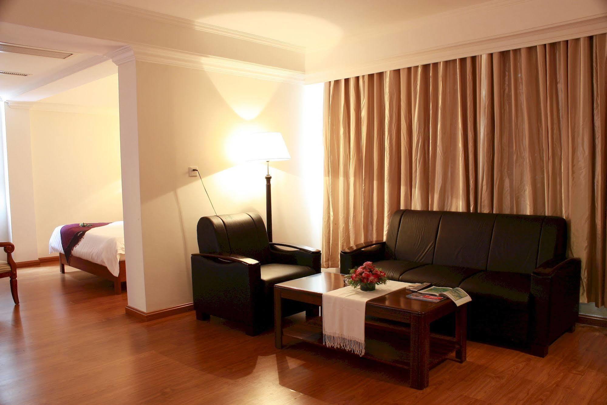 Lux Riverside Hotel & Apartment Phnom Penh Exterior photo