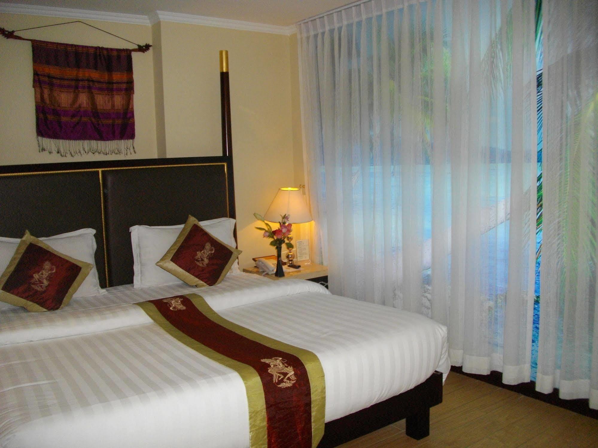 Lux Riverside Hotel & Apartment Phnom Penh Exterior photo
