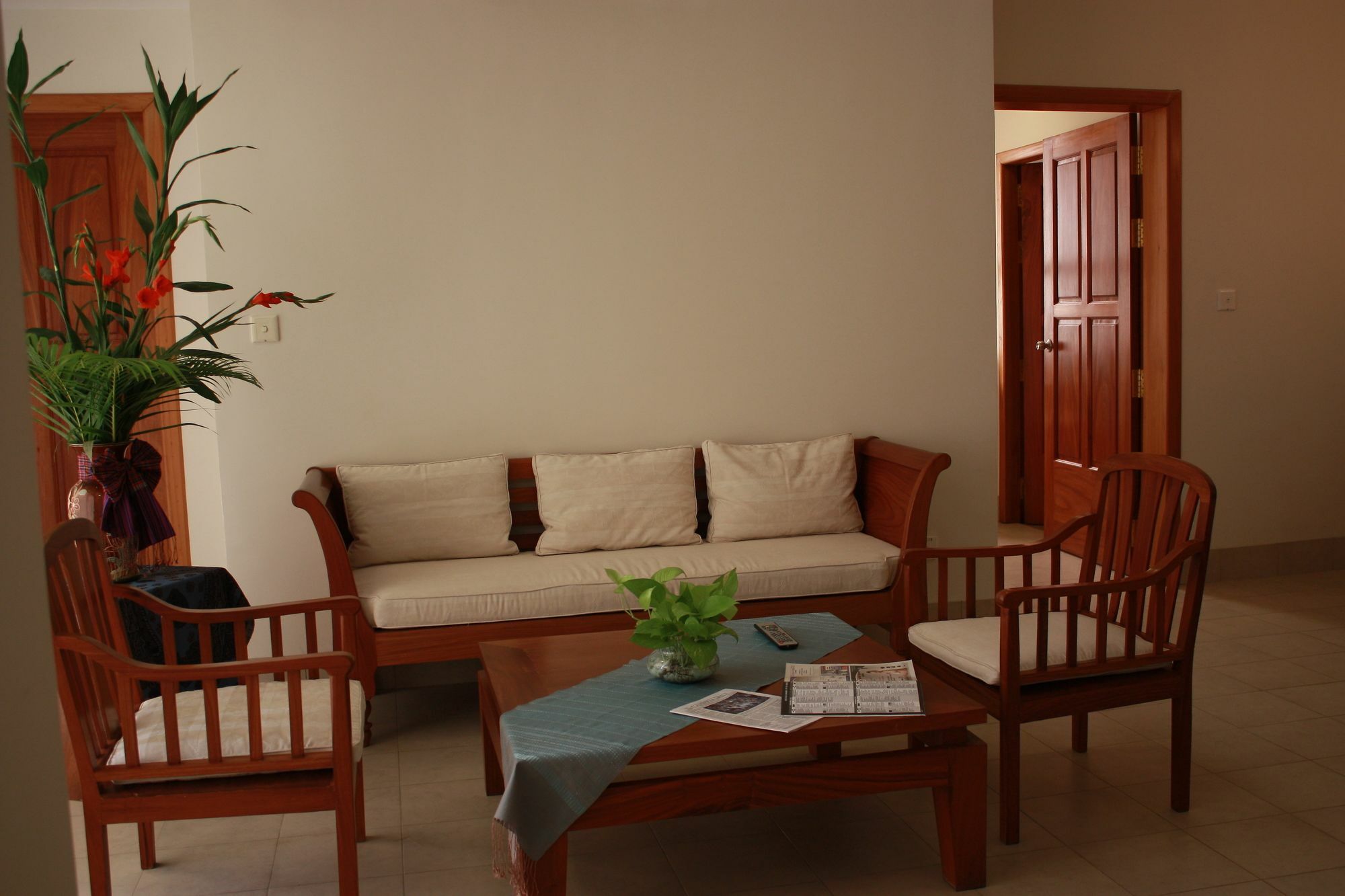 Lux Riverside Hotel & Apartment Phnom Penh Exterior photo